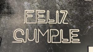 FELIZ CUMPLE EN LETRA NEON ESTRUCTURA IMPRESA 3D PARA CARTEL NEON FLEX EL MUNDO DEL PC MERLO ZONA OESTE